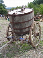 Citerne ou cuve en bois (Fete de la Moisson St Simeon de Bressieux 2006) (1)